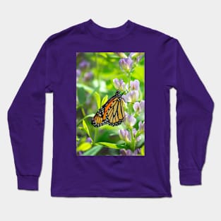 Monarch butterfly enjoys a sip from a flower Long Sleeve T-Shirt